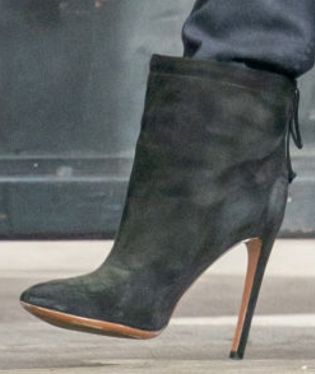 Picture of Jennifer Aniston shoes