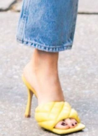Picture of Katie Holmes shoes