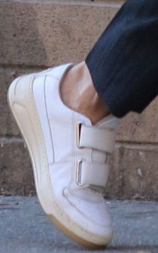 Picture of Katie Holmes shoes
