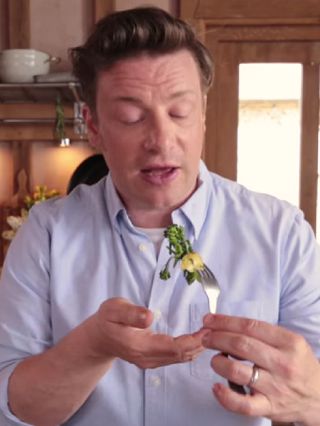 Picture of Jamie Oliver salmon dishes and cooking instructions - Pesto Sauce With Vegetables