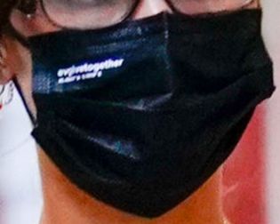 Picture of Bella Hadid coronavirus mask