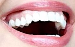 Picture of Carly Pearce teeth and smile