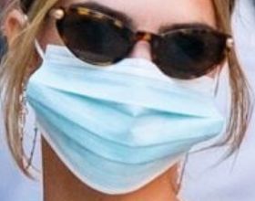 Picture of Emily Ratajkowski coronavirus mask