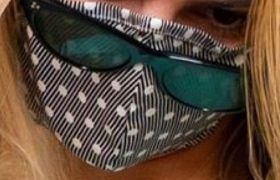 Picture of Emily Ratajkowski coronavirus mask