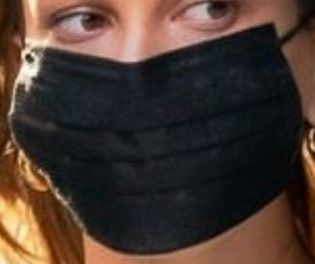 Picture of Hailey Bieber coronavirus mask