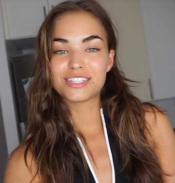 Dutch swimsuit model Robin Holzken shares a recipe for lentil salad with a special sauce that keeps her lean and healthy.