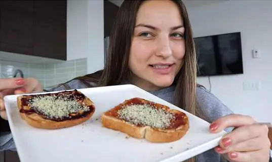 Professional makeup artist turned YouTube DIY guru Jaclyn Forbes has shared a quick, healthy breakfast idea that uses organic hemp seeds over organic peanut butter and jam toast.