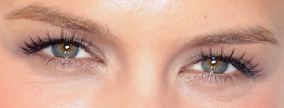 Picture of Katie Holmes eye makeup, and eyebrows