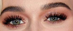 Picture of Katy Perry eye makeup, and eyebrows