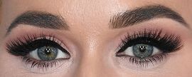 Picture of Katy Perry eye makeup, and eyebrows