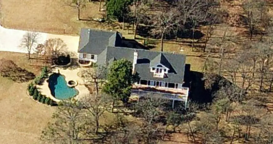 Kelly Clarkson home Texas - aerial house picture. Photos of celebrity homes and mansions, aerial photos Kelly Clarkson's house, celebrity houses, mansion, ranch