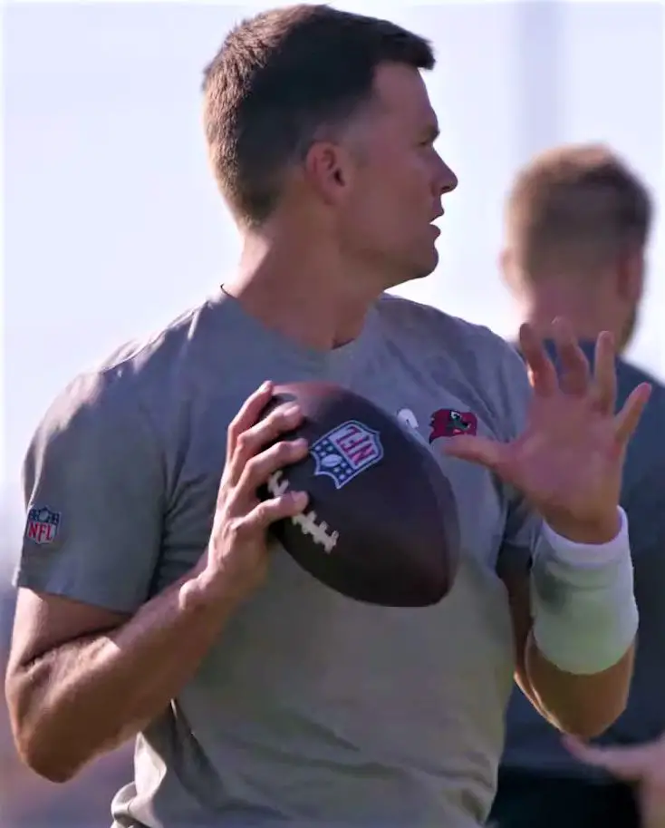 An image of Tom Brady preparing to throw a pass - Bucs Offseason training.