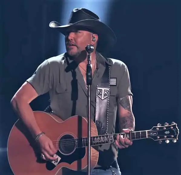A picture of Jason Aldean playing the guitar