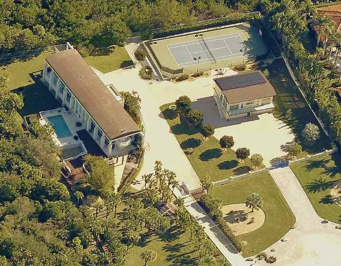Stephen King's home - aerial photo of Stephen King's house on Casey Key in Sarasota, Florida