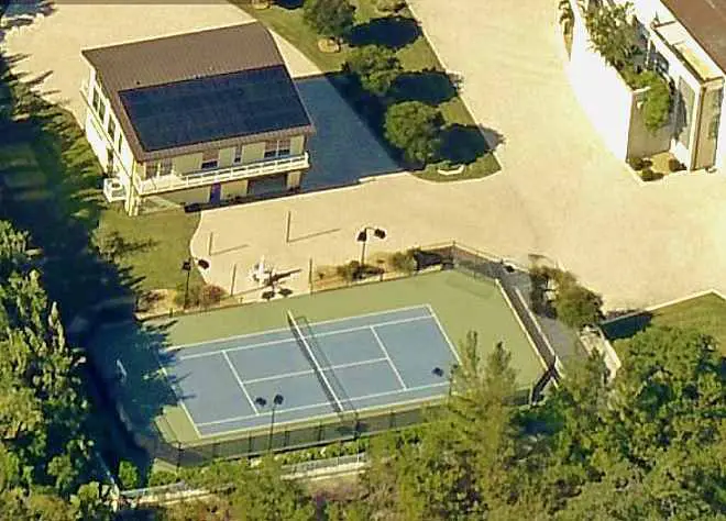 Stephen King's home - aerial picture of Stephen King's house on Casey Key in Sarasota, Florida