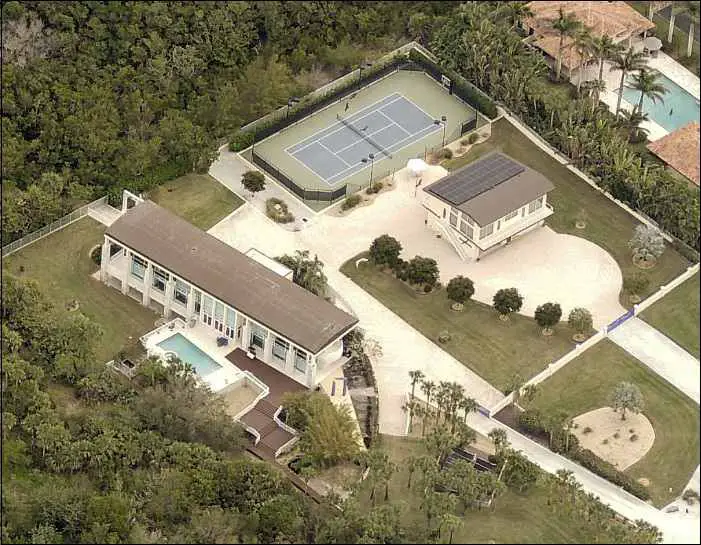 Stephen King's house - aerial photo of Stephen King's house on Casey Key in Sarasota, Florida