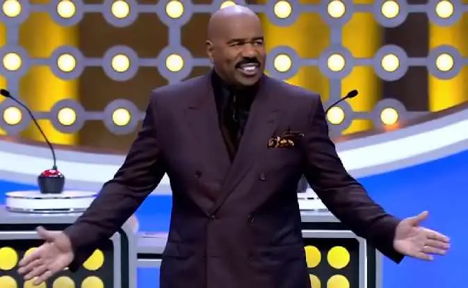 A picture of Steve Harvey hosting Family Feud