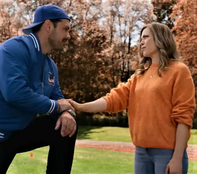 This is a picture of Pascale Hutton and Ryan Paevey starring in the 2023 movie Fourth Down and Love